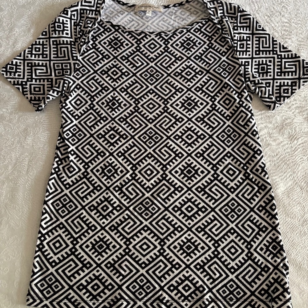 Evan Picone T-Shirt, Medium